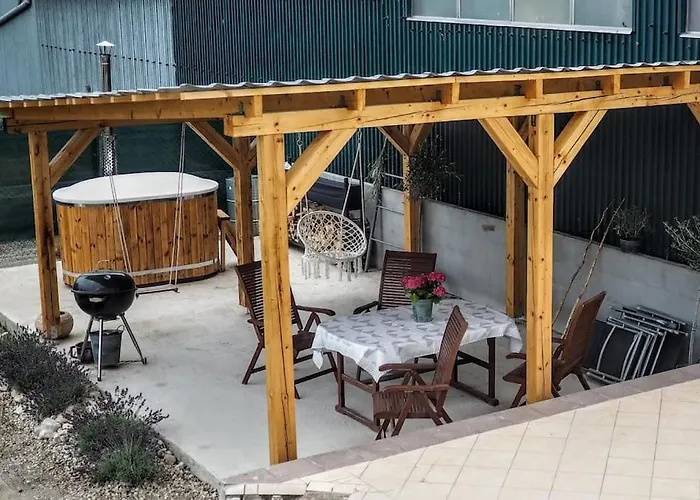 Ochutnej Palavu Ferienhaus *